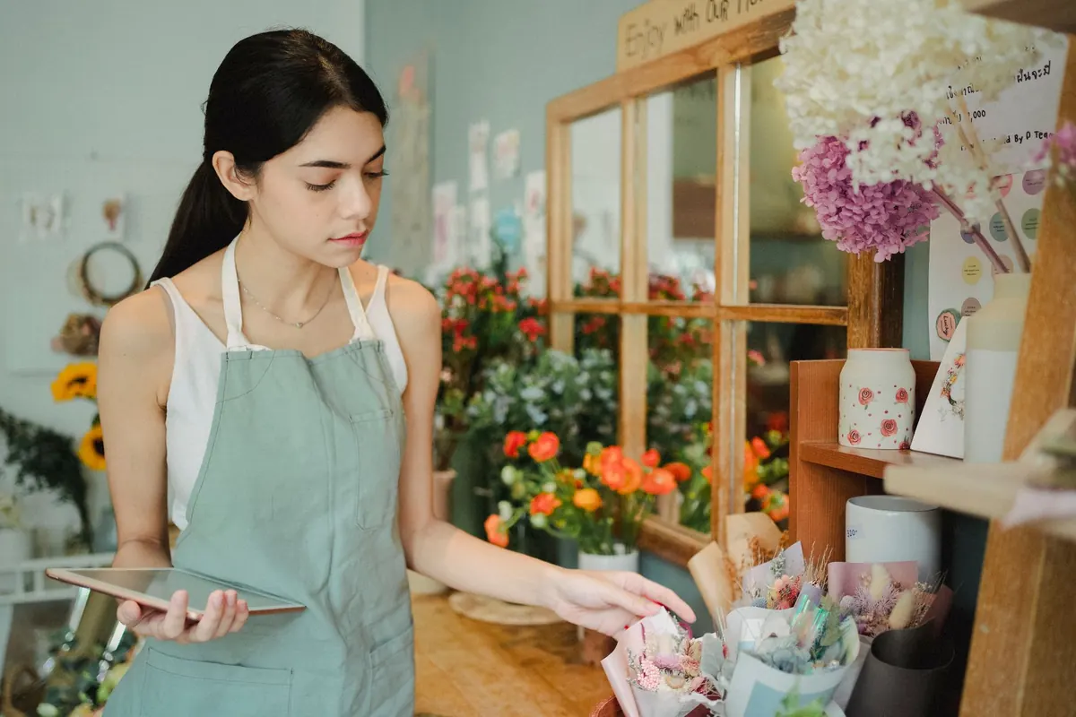 Starting a Small Business in the UK: A Beginner's Guide to Sole Trader vs Limited Company
